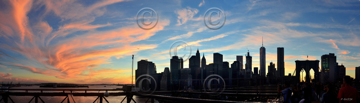 COUCHÉ DE SOLEIL SUR NEW YORK CITY MANHATTAN  PONT DE BROOKLYN New york photo panoramique couleurFORMAT DISPONIBLE  15O X 42cm pas de telechargement disponible.A chaque format correspond une éditions limitée spécifique .© collection P GUZIKA titre indicatif suivant la finition, tarif encadré vente direct:150 x 52 cm 180€  NON DISPONIBLE33   x 95 cm   99€  NON DISPONIBLE20   x 60 cm   39€  NON DISPONIBLEdisponible en  30 X10 cm  sur stand en vente directDISPONIBLE SUIVANT STOCK -  CRÉATION JOURNALIERE  -