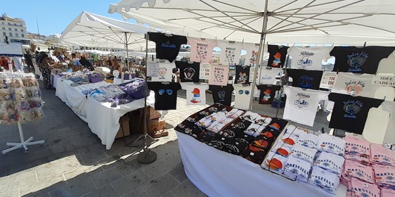 LE MARCHE D'ETE SUR LE VIEUX PORTE DE MARSEILLE