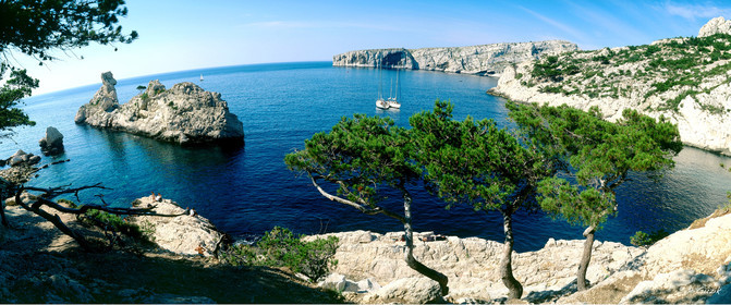 CALANQUE DE SUGITON TORPILLEUR bout du monde integrale en 120x50 cm Calanques Provence Marseille photo couleurFORMAT DISPONIBLE 120x50cm uniquementpas de telechargement disponible.A chaque format correspond une éditions limitée spécifique .© collection P GUZIKDISPONIBLE SUIVANT STOCK -  CRÉATION JOURNALIERE  -