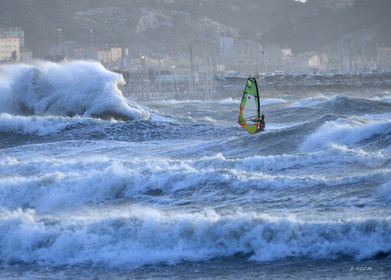 TEMPETE ZEUS MARSEILLE ,PLAGE DU PRADO,WINDSURF, PLANCHE À  VOILE