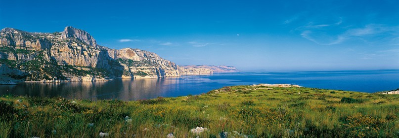 LE CAP MORGIOU VERDUYANT AU PRINTEMPS MARSEILLE LES CALANQUESFORMAT 33 x 95cmTarif  sur stand et marché  25€