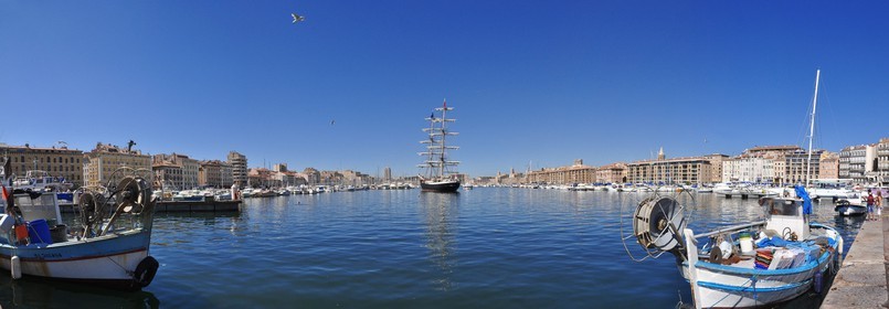 MARSEILLE VIEUX PORT VOILIER VIEUX GREEMENT  JOUR QUAI DES BELGES  plein formatMarseille Provence photo panoramique couleurFORMAT DISPONIBLE  150X52cm  33X95cm ( et 20X60cm en vente direct uniquement )pas de telechargement disponible.A chaque format correspond une éditions limitée spécifique .© collection P GUZIKA titre indicatif suivant la finition, tarif encadré vente direct:150 x 52 cm 180€33   x 95 cm   99€20   x 60 cm   39€disponible en  30 X10 cm  sur stand en vente directDISPONIBLE SUIVANT STOCK -  CRÉATION JOURNALIERE  -