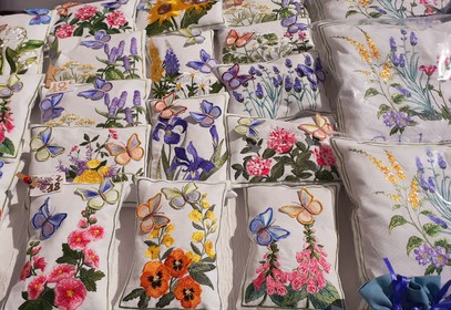 LE MARCHE D'ETE SUR LE VIEUX PORTE DE MARSEILLE