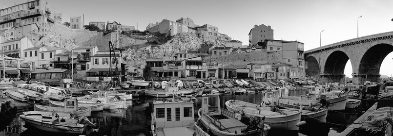 VALLON DES AUFFES MARSEILLE NOIR ET BLANC , plein formatFORMAT DISPONIBLE  150X52cm  33X95cm 20X60cm Pas de telechargement disponible.A chaque format correspond une éditions limitée spécifique .© collection P GUZIK
