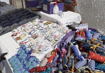 MARCHE D'ETE SUR LE VIEUX PORT