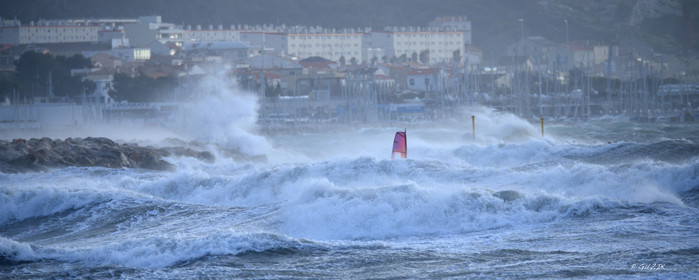 TEMPETE ZEUS MARSEILLE ,PLAGE DU PRADO,WINDSURF, PLANCHE À  VOILE