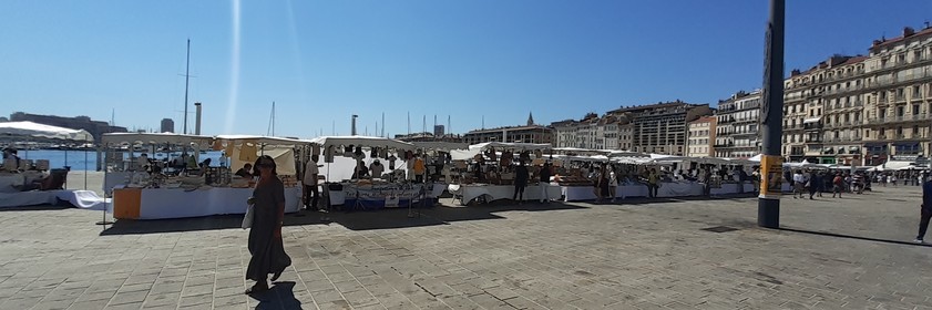 MARCHE D'ETE SUR LE VIEUX PORT