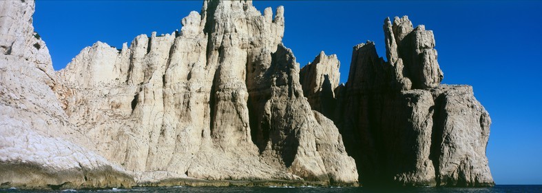 ILE DE RIOU LES TOURSCalanques Provence MarseilleFORMAT DISPONIBLE  150X52cm  33X95cm ( et 20X60cm en vente direct uniquement )pas de telechargement disponible.A chaque format correspond une éditions limitée spécifique .© collection P GUZIKDISPONIBLE SUIVANT STOCK -  CRÉATION JOURNALIERE  -