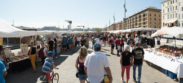Marché à Marseille sur le vieux port