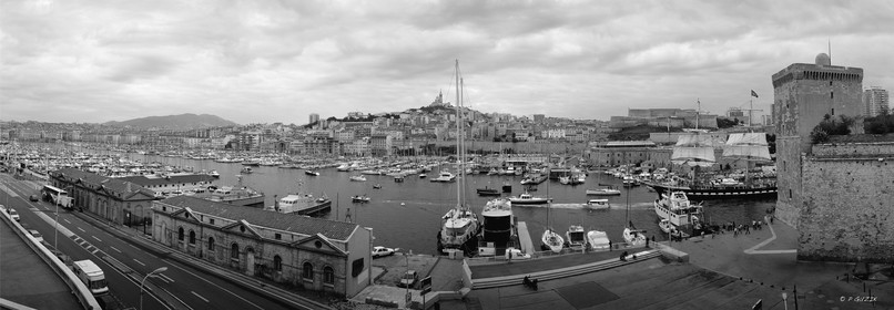 BELLEM ENTRANT DANS LE VIEUX PORT DE MARSEILLE NOIR ET BLANC , plein formatFORMAT DISPONIBLE  150X52cm  33X95cm  20X60cm Telechargement disponible.A chaque format correspond une éditions limitée spécifique .© collection P GUZIK