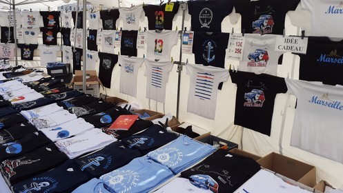 MARCHE D'ETE SUR LE VIEUX PORT