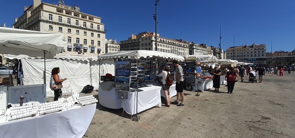 MARCHE D'ETE SUR LE VIEUX PORT