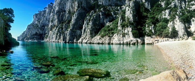 CALANQUE EN VAU integrale en 120X50cm Calanques Provence Marseille photo couleurFORMAT DISPONIBLE 120x50cm uniquementpas de telechargement disponible.A chaque format correspond une éditions limitée spécifique .© collection P GUZIKDISPONIBLE SUIVANT STOCK -  CRÉATION JOURNALIERE  -