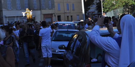 ref-699-50x100-vierge-procession-marseille-panier-livre-dsc_1317.jpg