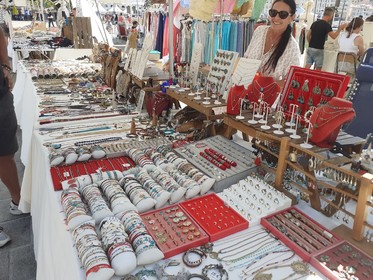 LE MARCHE D'ETE SUR LE VIEUX PORTE DE MARSEILLE