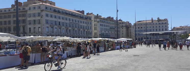 MARCHE D'ETE SUR LE VIEUX PORT