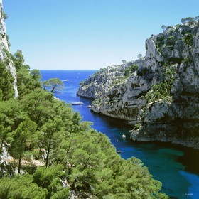 CALANQUE EN VAU CARRÉ Calanques Provence MarseilleFORMAT DISPONIBLE  95 X 95 cm au  50 x 50 cm  pas de telechargement disponible.A chaque format correspond une éditions limitée spécifique .© collection P GUZIKDISPONIBLE SUIVANT STOCK -  CRÉATION JOURNALIERE  -