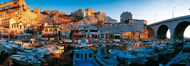 LA CALANQUE  ET LE PORT DU  VALLON DES AUFFES Marseille Provence photo panoramique couleurFORMAT DISPONIBLE  150X52cm  33X95cm ( et 20X60cm en vente direct uniquement ) XXL 200X100pas de telechargement disponible.A chaque format correspond une éditions limitée spécifique .© collection P GUZIKA titre indicatif suivant la finition, tarif encadré vente direct:150 x 52 cm 180€33   x 95 cm   99€20   x 60 cm   39€disponible en  30 X10 cm  sur stand en vente directDISPONIBLE SUIVANT STOCK -  CRÉATION JOURNALIERE  -