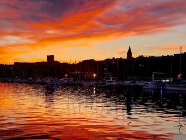 Soir d'été sur le marché du vieux port