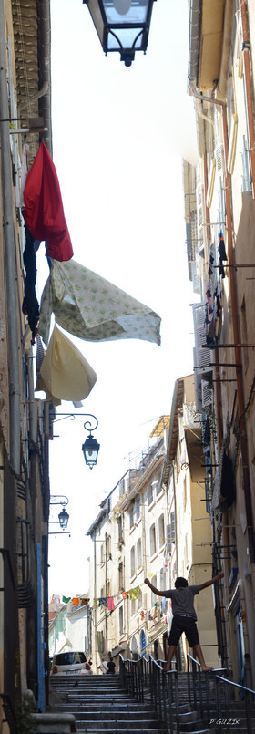 ref-691-33x95-monte-e-des-accoules-panier-marseille-vertical.jpg