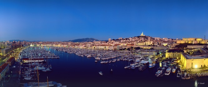 MARSEILLE VIEUX PORT BY NIGHT tour rené  plein formatFORMAT 120 x 50 cm sur mesure format  du cabanonpas de telechargement disponible.A chaque format correspond une éditions limitée spécifique .© collection P GUZIKA titre indicatif suivant la finifion, tarif encadré vente direct:120 x 50 cm    169 €DISPONIBLE SUIVANT STOCK -  CRÉATION JOURNALIERE  -