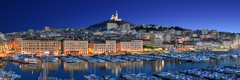 MARSEILLE  VIEUX PORT NUIT ETOILE  plein formatMarseille Provence photo panoramique couleurFORMAT DISPONIBLE  140X40cm (  20X60cm en vente direct uniquement )pas de telechargement disponible.A chaque format correspond une éditions limitée spécifique .© collection P GUZIKA titre indicatif suivant la finition, tarif encadré vente direct:140  x 40 cm 180€33   x 95 cm   99€20   x 60 cm   39€disponible en  30 X10 cm  sur stand en vente directDISPONIBLE SUIVANT STOCK -  CRÉATION JOURNALIERE  -